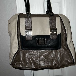 Guess purse, shoulder bag